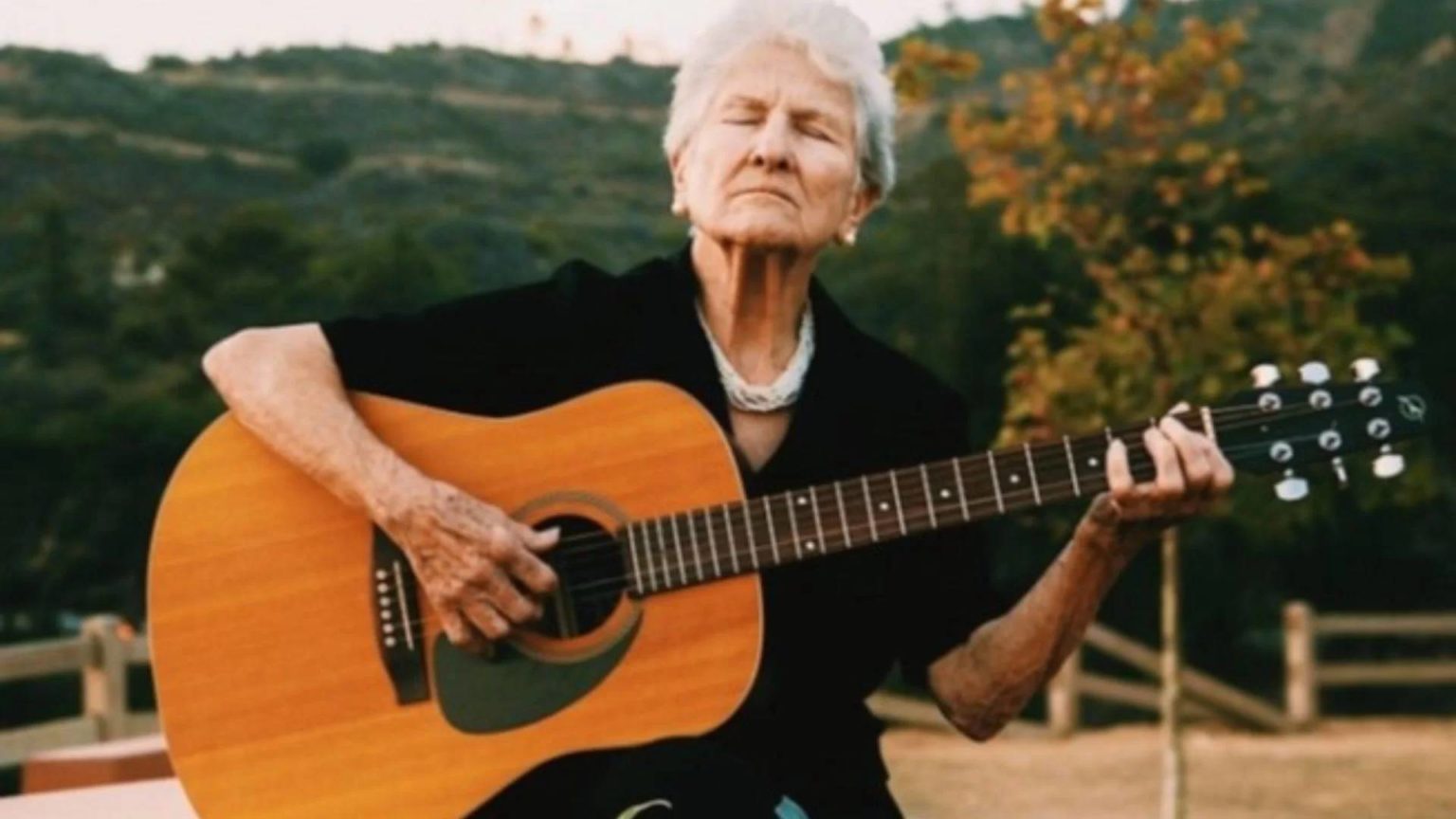 Ángela Álvarez, la abuela cubana de 95 años nominada al Grammy latino como mejor nueva artista