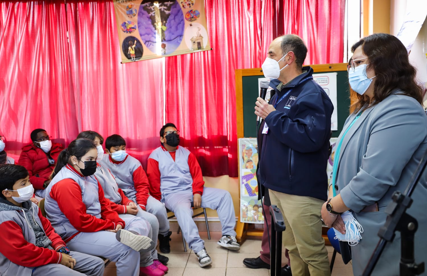 Seremis de Salud y Educación entregan recomendaciones para el correcto uso de mascarillas en colegios