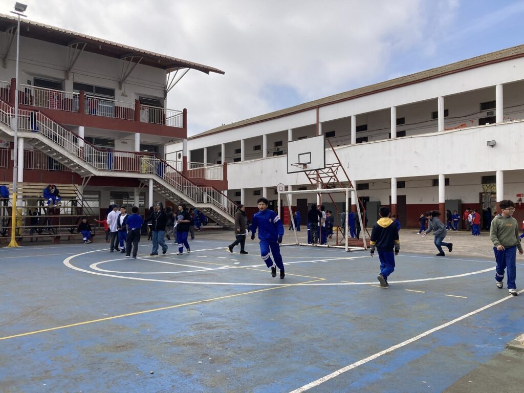 Mineduc y Minsal oficializan calendario escolar de vacaciones de