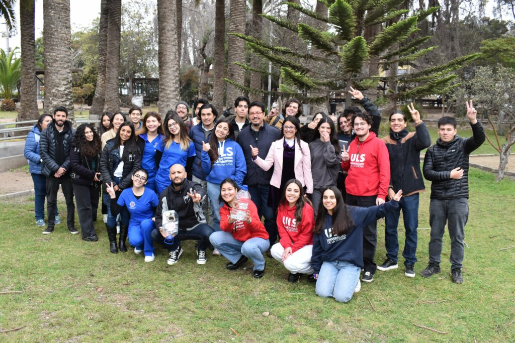 Universitarios se unen a campaña de reciclaje de colillas de cigarros