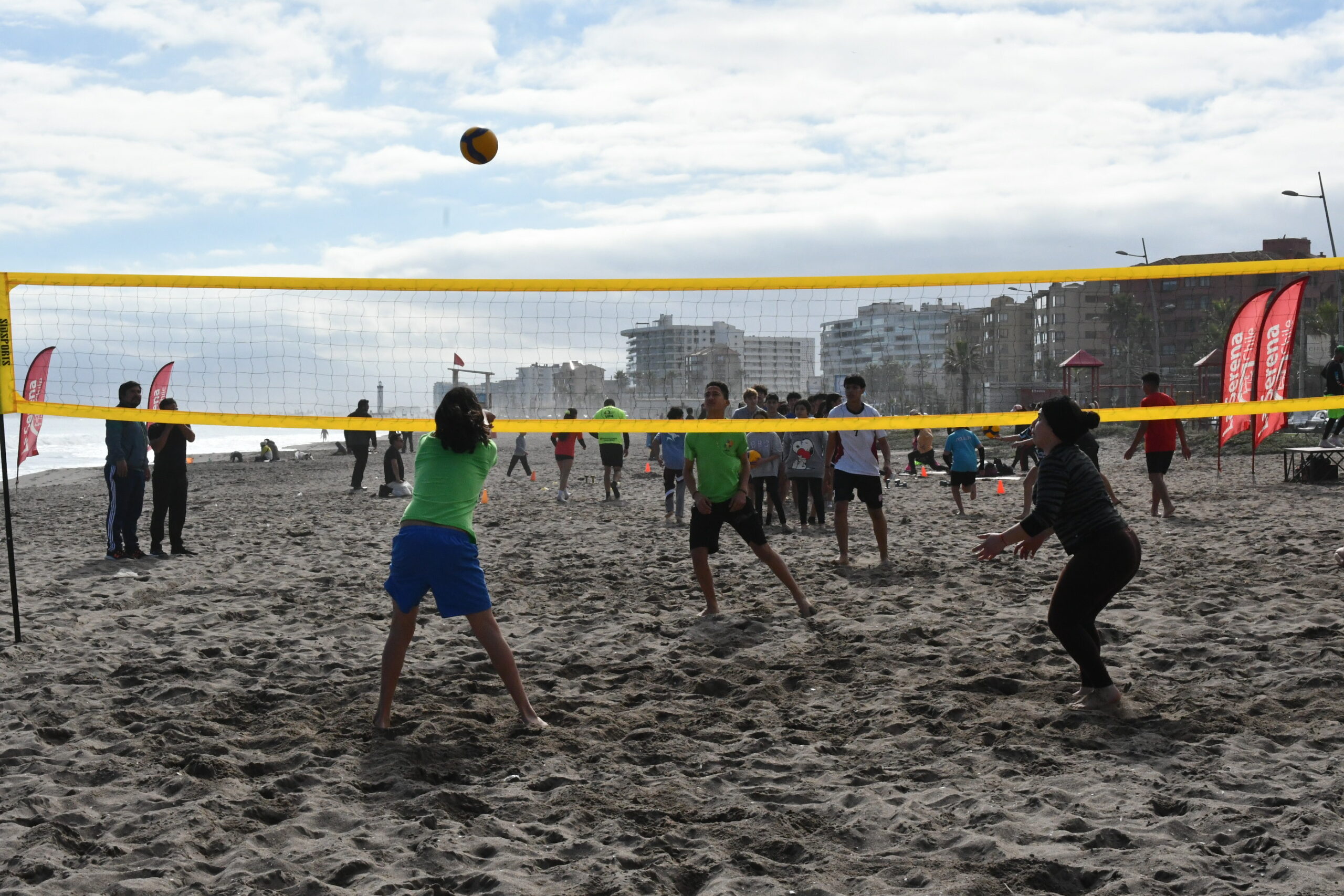 Con gran participación y entusiasmo inician actividades deportivas en el sector costero de La Serena