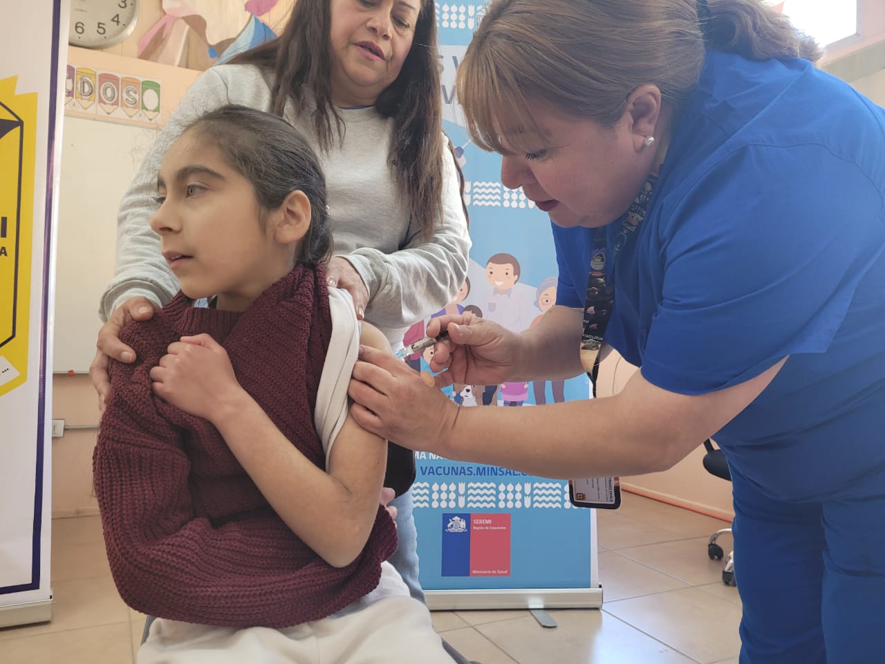 Llaman a padres y apoderados a completar esquemas de vacunación escolar